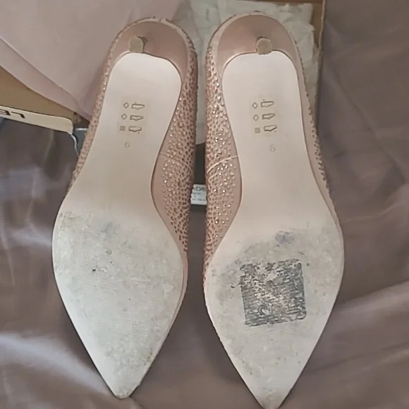 Shoes - Picture 7 of 8